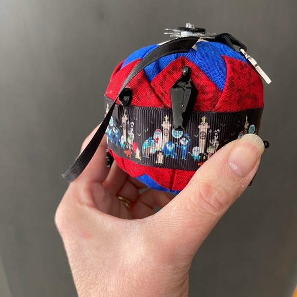 Hand crafted, Disney haunted mansion quilt look solid ornament with gift box - Picture 4 of 9